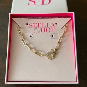 New with tags Stella & Dot necklace in gold